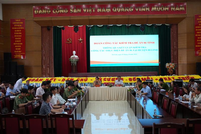 Quang cảnh buổi làm việc