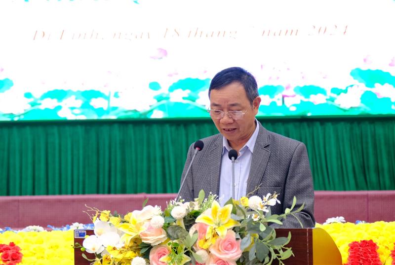 Đồng chí Nguyễn Văn Liêm - UVBTV, Chủ nhiệm Uỷ Ban Kiểm tra Huyện uỷ báo cáo tại hội nghị