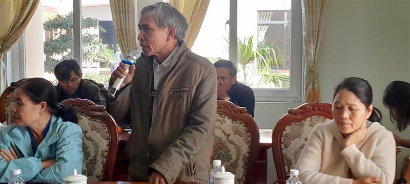Các đại biểu tiêu biểu đại diện cho đồng bào các dân tộc thiểu số toàn huyện phát biểu ý kiến, kiến nghị tại buổi gặp mặt