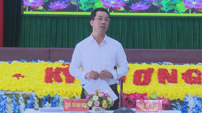 Đồng chí Hồ Sỹ Huy - Ủy viên Ban Thường vụ Huyện ủy, Chủ tịch Ủy ban Mặt trận tổ quốc Việt Nam huyện chủ trì hội nghị.