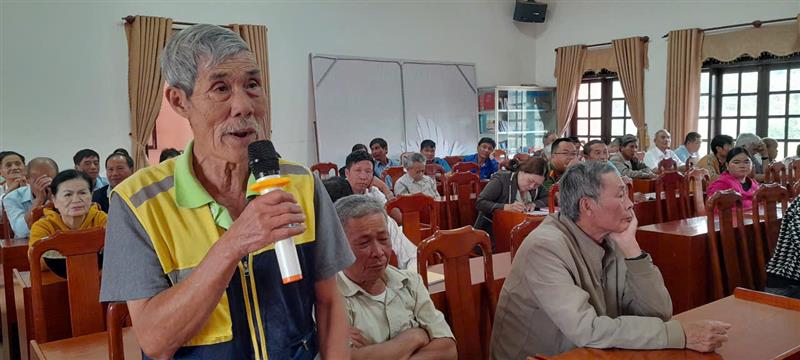 Cử tri thị trấn Di Linh nêu ý kiến, kiến nghị tại buổi tiếp xúc