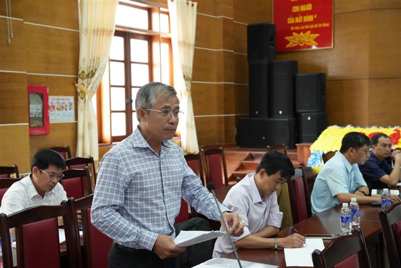 Phòng Giáo dục và Đào tạo huyện đóng góp ý kiến tại hội nghị