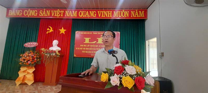 Đồng chí Vũ Đức Nhuần – HUV, Phó Chủ tịch Ủy ban nhân dân huyện phát biểu tại lễ khai mạc lớp truyền dạy, sử dụng cồng chiêng