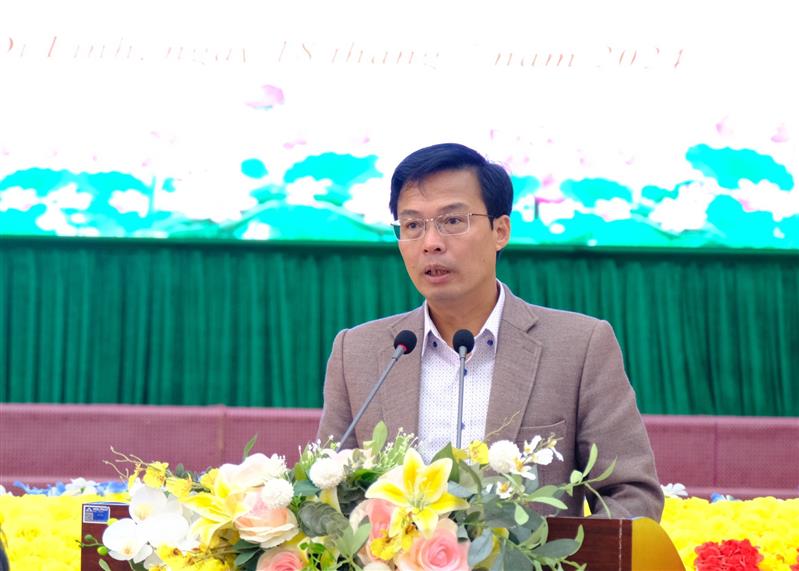 Đồng chí Đinh Văn Tuấn - TUV, Bí thư Huyện ủy, Chủ tịch HĐND huyện phát biểu kết luận tại hội nghị