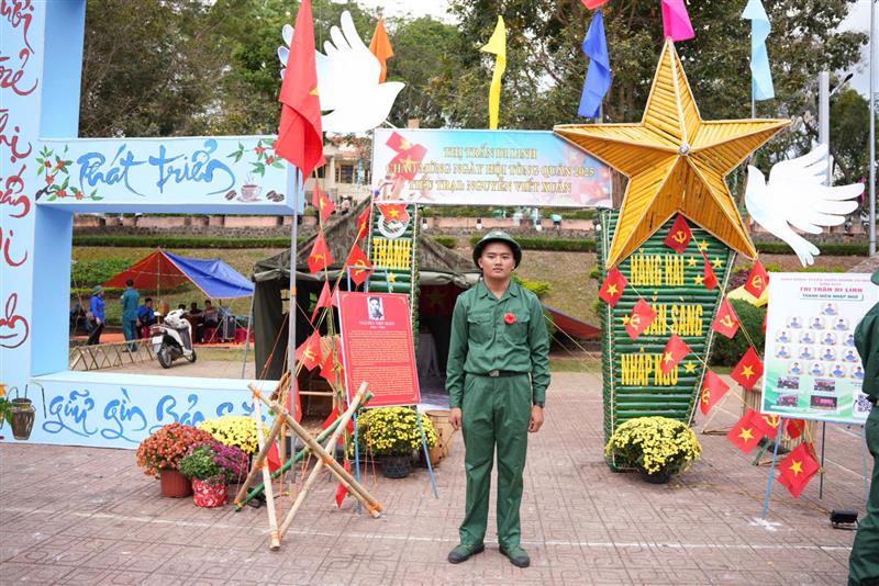 Thanh niên Đặng Hoàng Ngọc Sang trước lúc lên đường nhập ngũ