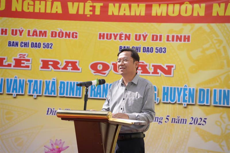 Đồng chí Tôn Thiện Đồng - Ủy viên Ban Thường vụ, Trưởng Ban Tuyên giáo và Dân vận Tỉnh ủy, Trưởng Ban Chỉ đạo 502 tỉnh Lâm Đồng phát biểu tại buổi lễ