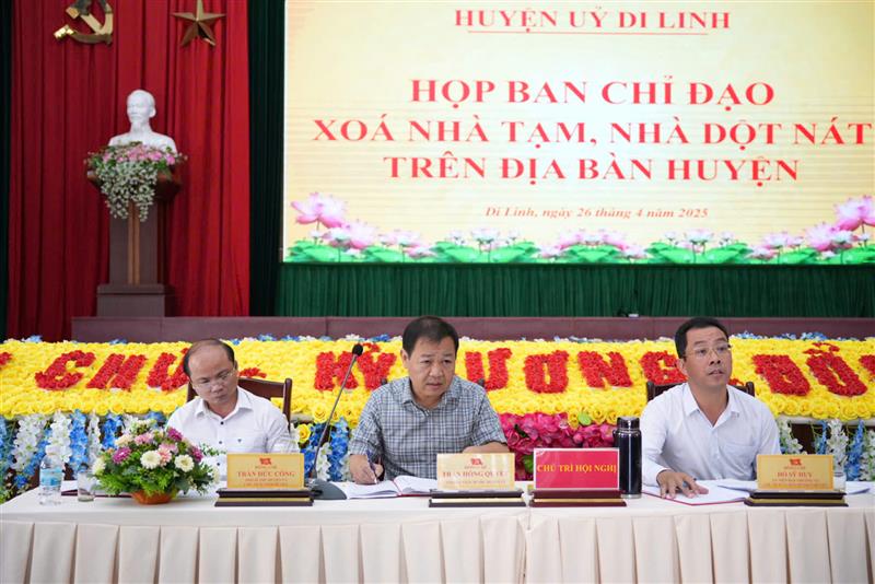 Chủ trì cuộc họp