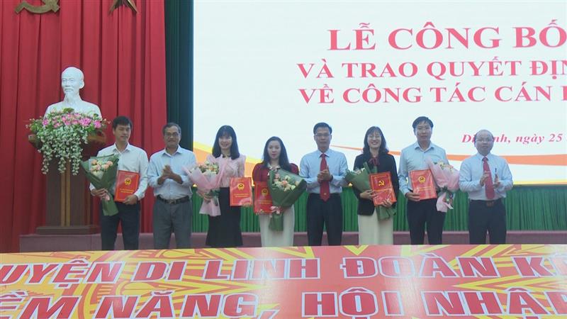 TTHU trao Quyết định