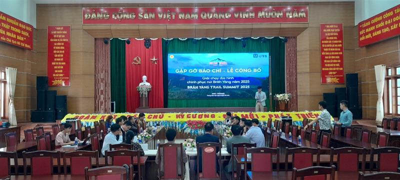 Toàn cảnh lễ công bố - Gặp gỡ báo chí giải chạy địa hình chinh phục núi Brăh Yàng năm 2025