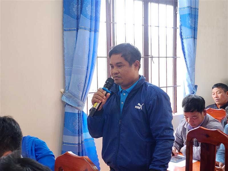 Cử tri xã Gia Bắc phát biểu kiến nghị tới đoàn đại biểu