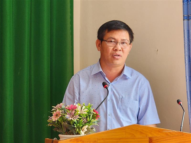Phó chủ tịch UBND huyện Nguyễn Thế Học trả lời kiến nghị của cử tri xã Gia Bắc