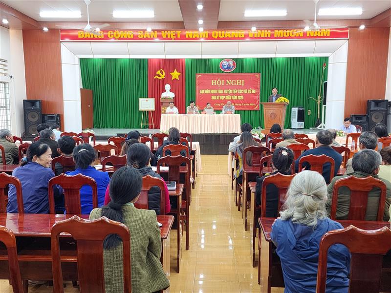 Toàn cảnh buổi tiếp xúc cử tri