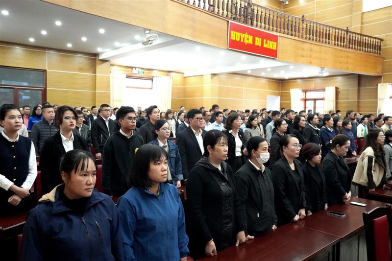 Cán bộ, đảng viên theo dõi Lễ truy điệu Tổng Bí thư Nguyễn Phú Trọng
