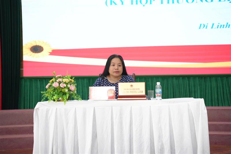 Đồng chí Lâm Thị Phước Linh - Phó Chủ tịch HĐND huyện, chủ trì Kỳ họp