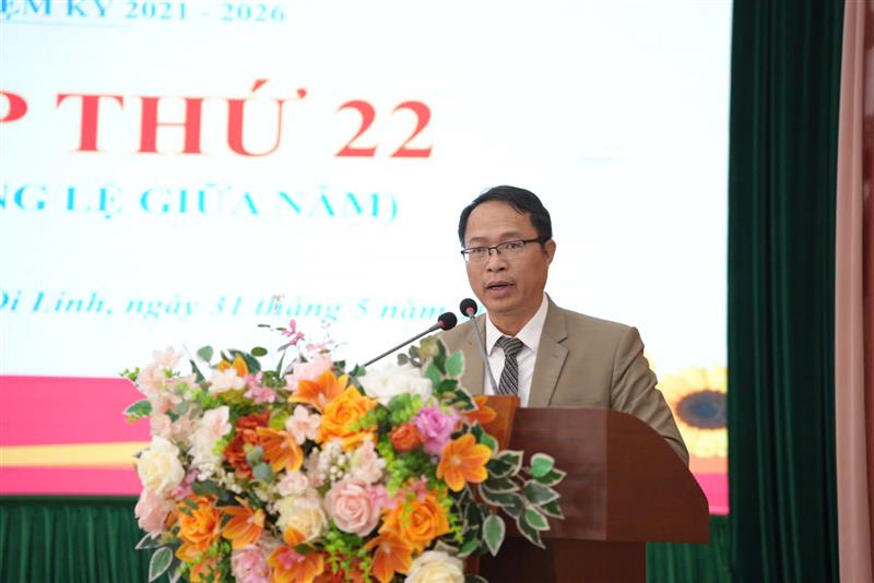 Đồng chí Vũ Đức Nhuần - Phó Chủ tịch UBND huyện thông qua Báo cáo kinh tế - xã hội 5 tháng đầu năm 2025